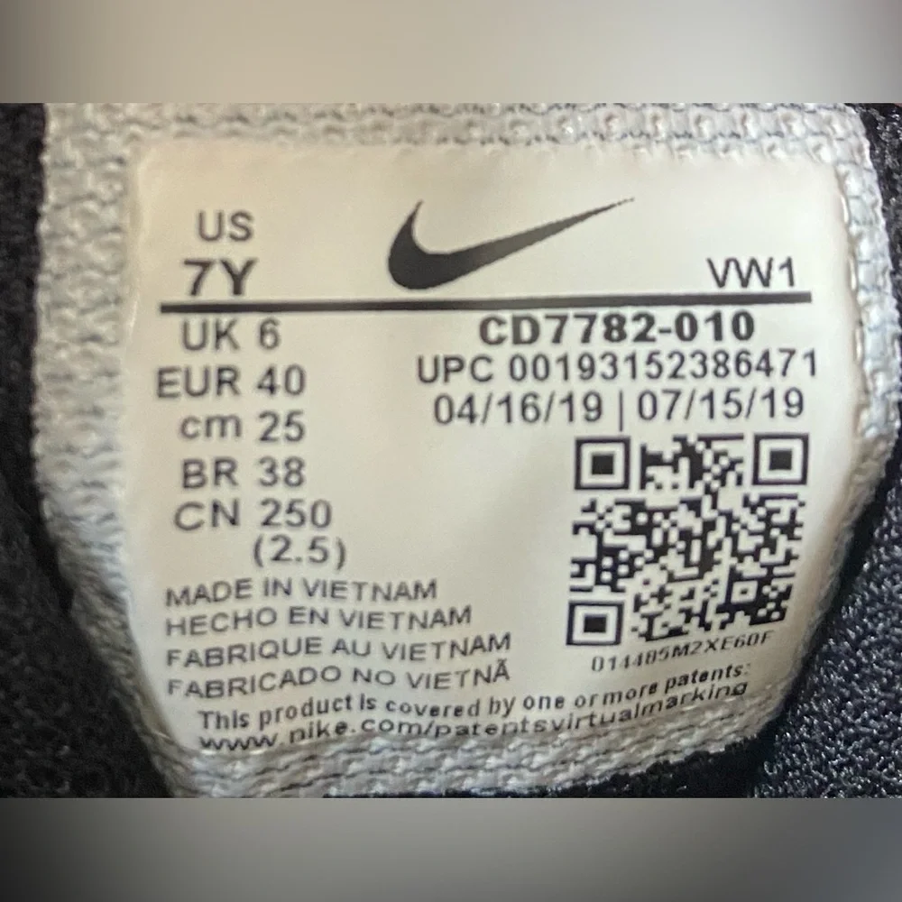 Nike Court borough Mid 2 Size 7Y. CD7782-010. EUC